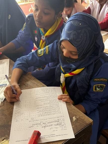 A girl guide filling in the questionnaire
